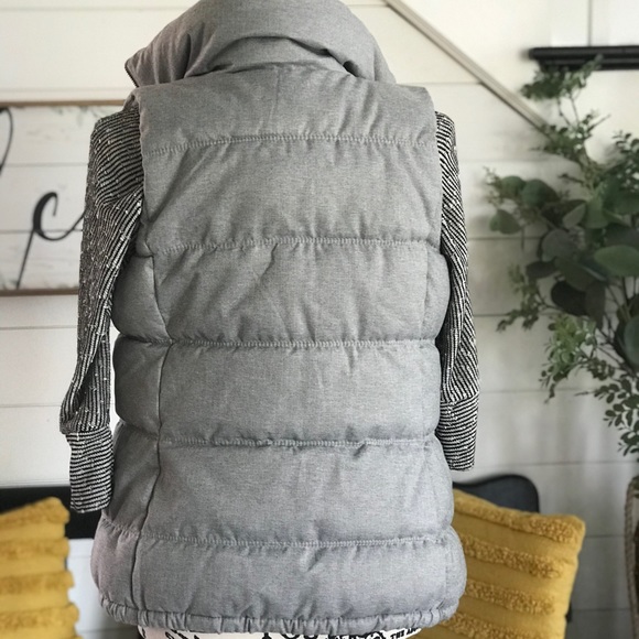 OLD NAVY Gray Herringbone Pattern Puffy Vest - XS - Picture 3 of 9
